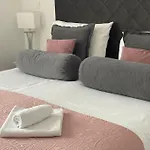 New Modern Near Old Town - Private Parking Διαμέρισμα