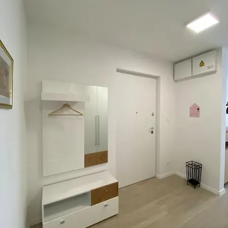 Апартаменты New Modern Near Old Town - Private Parking *