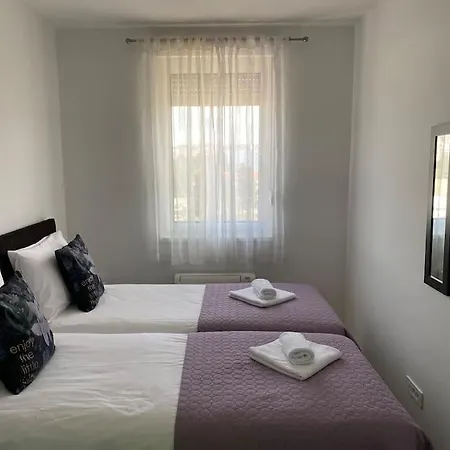 New Modern Near Old Town - Private Parking Апартаменты *