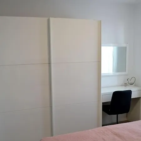 New Modern Near Old Town - Private Parking *