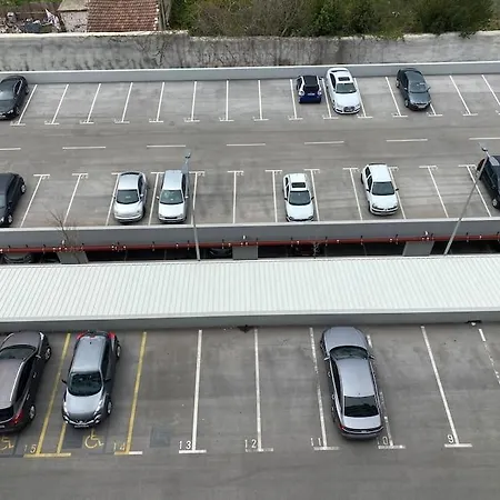 New Modern Near Old Town - Private Parking