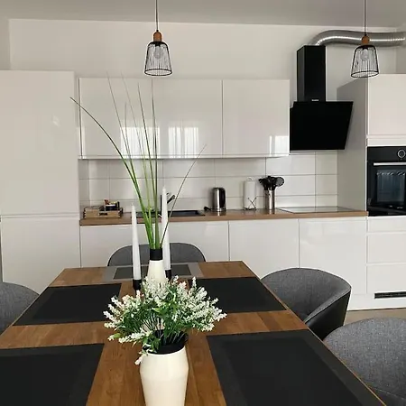 Апартаменты New Modern Near Old Town - Private Parking *