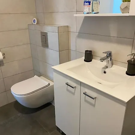 Апартаменты New Modern Near Old Town - Private Parking