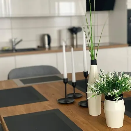 Апартаменты New Modern Near Old Town - Private Parking *