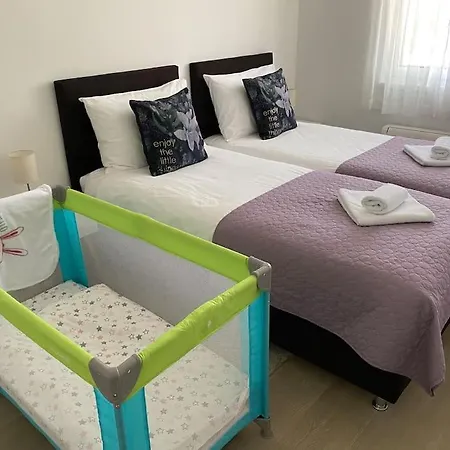 New Modern Near Old Town - Private Parking Апартаменты *