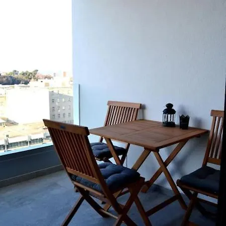 New Modern Near Old Town - Private Parking *