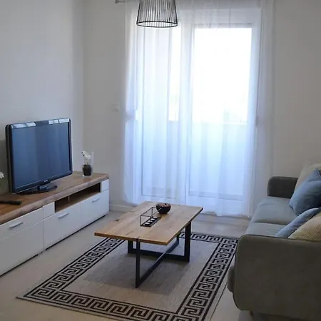 New Modern Near Old Town - Private Parking Апартаменты