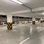 New Modern Near Old Town - Private Parking
