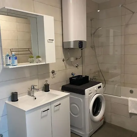 New Modern Near Old Town - Private Parking