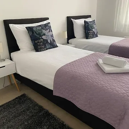 New Modern Near Old Town - Private Parking Apartment