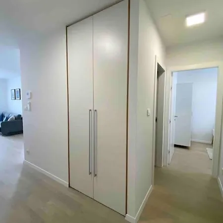 New Modern Near Old Town - Private Parking *