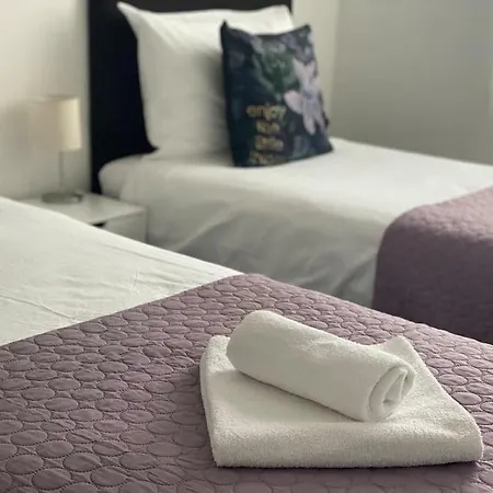 Daire New Modern Near Old Town - Private Parking *