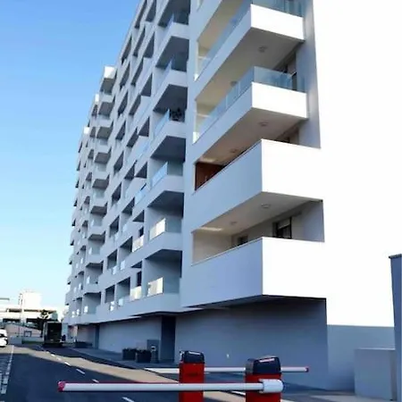 New Modern Near Old Town - Private Parking Daire