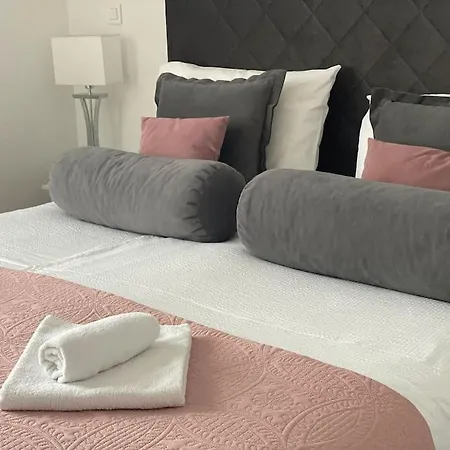 Daire New Modern Near Old Town - Private Parking *