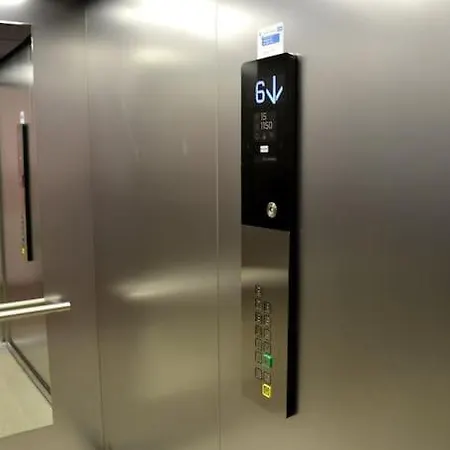 Daire New Modern Near Old Town - Private Parking *