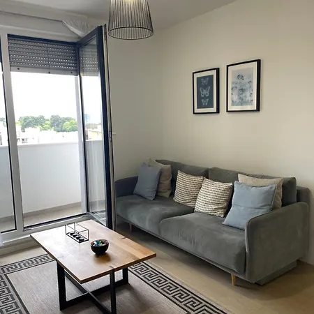 Daire New Modern Near Old Town - Private Parking *