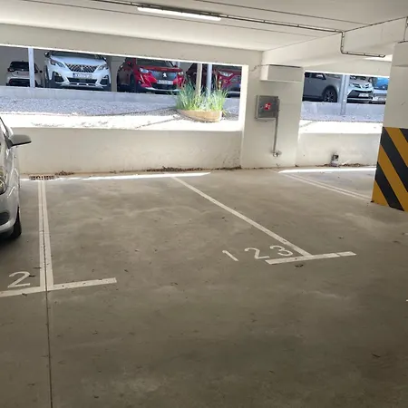 Daire New Modern Near Old Town - Private Parking *