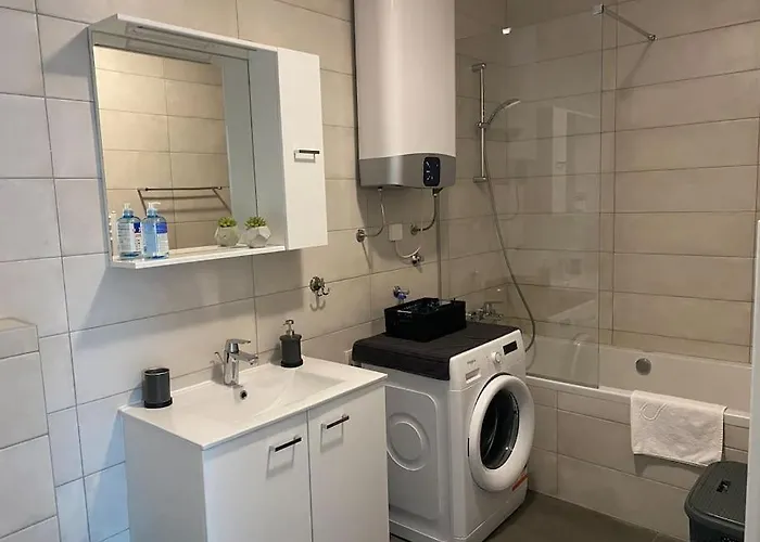 New Modern Near Old Town - Private Parking