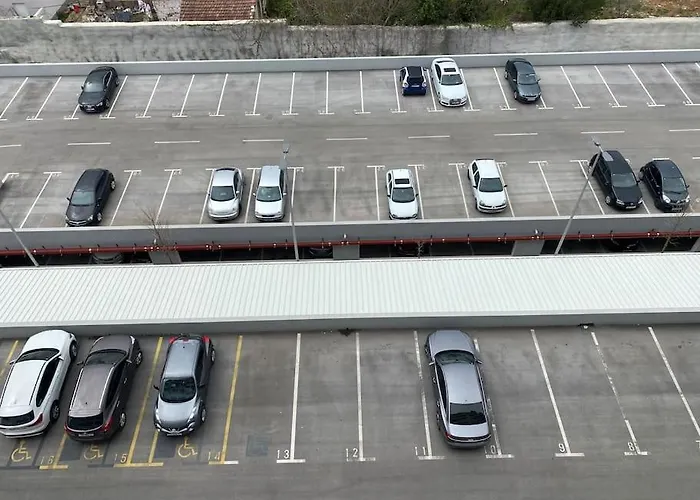 New Modern Near Old Town - Private Parking ザダル