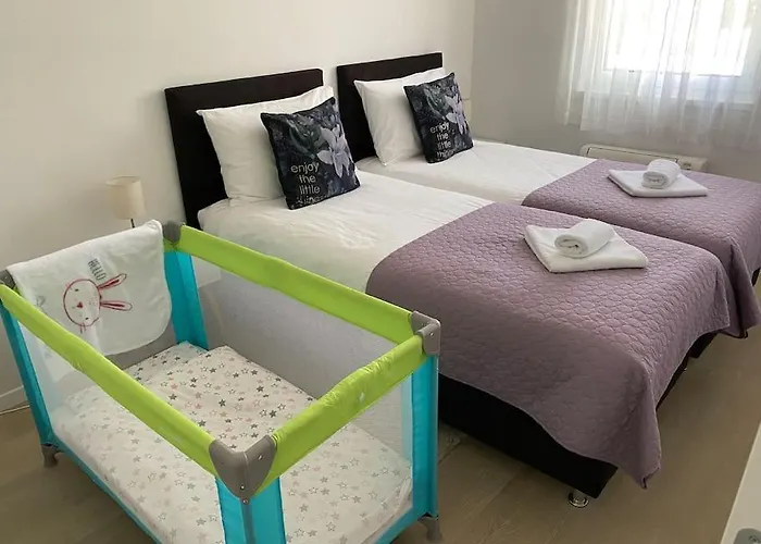 New Modern Near Old Town - Private Parking アパート *