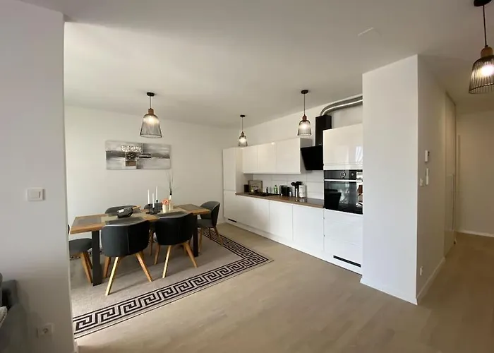 New Modern Near Old Town - Private Parking アパート *