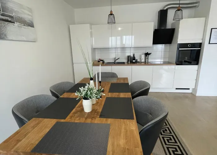 Апартаменти New Modern Near Old Town - Private Parking